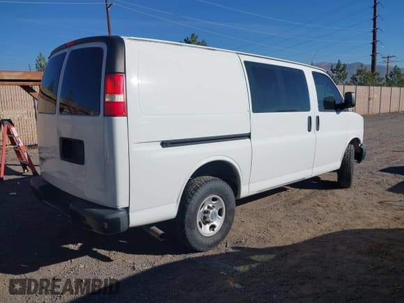 ✅ 2011 Chevrolet Express Cargo • VIN: 1GCWGFCA9B1111446 • Lot: 42924867. Listed on IAAI with 336,436 mi. Free auction sales archive from the USA and detailed vehicle history report at DreamBid. Image 4.