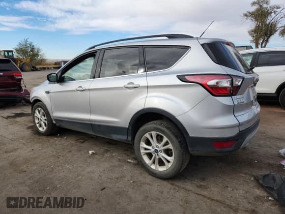 ✅ 2018 Ford Escape SE • VIN: 1FMCU9GD6JUA73698 • Lot: 92216765. Wystawiony na Copart z przebiegiem 114 579 mil. Bezpłatny archiwum sprzedaży aukcyjnych z USA i szczegółowy raport historii pojazdu na DreamBid. Zdjęcie 2.
