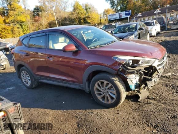 2017 Hyundai Tucson SE z VIN KM8J23A40HU254647, wystawiony jako Copart lot #90848385 z przebiegiem 53 762 mil mil oraz Szkoda całkowita • Salvage title. Historia ofert i sprzedaży dostępna na DreamBid. Obrazek 4.