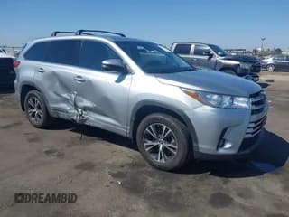 ✅ 2017 Toyota Highlander LE • VIN: 5TDZZRFH6HS227071 • Lot: 43321092. Wystawiony na IAAI z przebiegiem 94 140 mil. Bezpłatny archiwum sprzedaży aukcyjnych z USA i szczegółowy raport historii pojazdu na DreamBid. Zdjęcie 1.