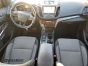 ✅ 2019 Ford Escape SE • VIN: 1FMCU9GD8KUB24569 • Lot: 82341365. Wystawiony na Copart z przebiegiem 123 916 mil. Bezpłatny archiwum sprzedaży aukcyjnych z USA i szczegółowy raport historii pojazdu na DreamBid. Zdjęcie 8.