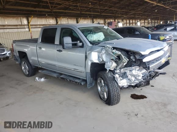✅ 2015 Chevrolet Silverado 2500HD LTZ • VIN: 1GC1KWE82FF140198 • Lot: 53965755. Wystawiony na Copart z przebiegiem 79 198 mil. Bezpłatny archiwum sprzedaży aukcyjnych z USA i szczegółowy raport historii pojazdu na DreamBid. Zdjęcie 4.