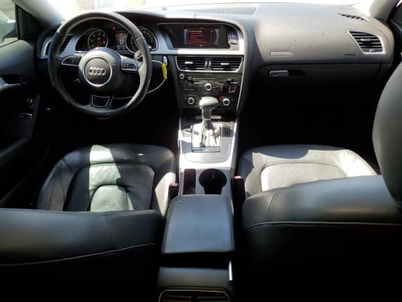 ✅ 2013 Audi A5 Premium • VIN: WAUCFAFR5DA044094 • Lot: 72090465. Wystawiony na Copart z przebiegiem 115 611 mil. Bezpłatny archiwum sprzedaży aukcyjnych z USA i szczegółowy raport historii pojazdu na DreamBid. Zdjęcie 8.