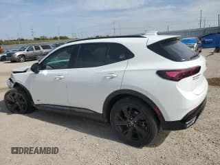 ✅ 2024 Buick Envision Sport Touring • VIN: LRBFZPE45RD017921 • Lot: 84608275. Wystawiony na Copart z przebiegiem 7 648 mil. Bezpłatny archiwum sprzedaży aukcyjnych z USA i szczegółowy raport historii pojazdu na DreamBid. Zdjęcie 2.
