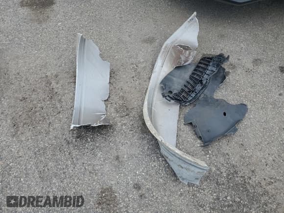 ✅ 2024 Mercedes-Benz GLE 350 • VIN: 4JGFB4FB2RA967085 • Lot: 70863645. Wystawiony na Copart z przebiegiem 51 170 mil. Bezpłatny archiwum sprzedaży aukcyjnych z USA i szczegółowy raport historii pojazdu na DreamBid. Zdjęcie 13.