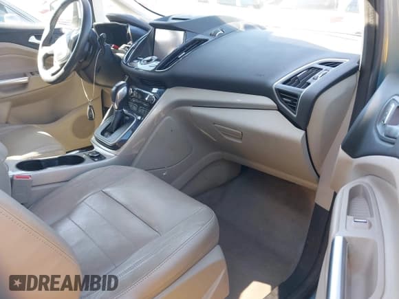 ✅ 2013 Ford C-Max SEL • VIN: 1FADP5BU2DL502027 • Lot: 41839015. Wystawiony na IAAI z przebiegiem 125 981 mil. Bezpłatny archiwum sprzedaży aukcyjnych z USA i szczegółowy raport historii pojazdu na DreamBid. Zdjęcie 5.