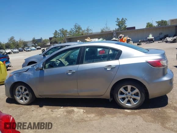 ✅ 2013 Mazda 3 i Sport • VIN: JM1BL1UP7D1800632 • Lot: 42853881. Wystawiony na IAAI z przebiegiem 193 336 mil. Bezpłatny archiwum sprzedaży aukcyjnych z USA i szczegółowy raport historii pojazdu na DreamBid. Zdjęcie 14.