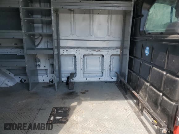 ✅ 2018 Ford Transit • VIN: 1FTBW2CM7JKA13948 • Lot: 64656735. Wystawiony na Copart z przebiegiem 203 847 mil. Bezpłatny archiwum sprzedaży aukcyjnych z USA i szczegółowy raport historii pojazdu na DreamBid. Zdjęcie 11.