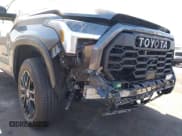 ✅ 2024 Toyota Tundra Limited Hybrid • VIN: 5TFWC5DB5RX059978 • Lot: 42265346. Wystawiony na IAAI z przebiegiem 16 882 mil. Bezpłatny archiwum sprzedaży aukcyjnych z USA i szczegółowy raport historii pojazdu na DreamBid. Zdjęcie 6.