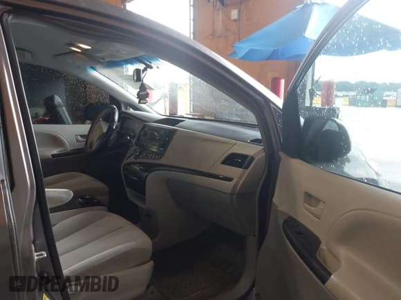 ✅ 2014 Toyota Sienna LE AAS • VIN: 5TDKK3DC8ES487963 • Lot: 43192797. Listed on IAAI with 229,003 mi. Free auction sales archive from the USA and detailed vehicle history report at DreamBid. Image 5.