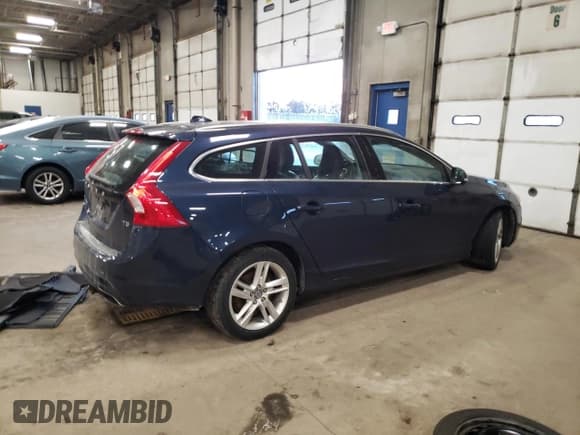 ✅ 2015 Volvo V60 T5 Drive-E Platinum • VIN: YV140MEM5F1247533 • Лот: 45919435. Опубликован ранее на Copart с пробегом 142 865 миль. Бесплатный доступ к архиву аукционных продаж из США и подробный отчёт об истории автомобиля на DreamBid. Изображение 3.