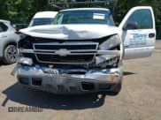 ✅ 2007 Chevrolet Silverado 2500HD Work Truck • VIN: 1GCHC24U07E113558 • Lot: 42389486. Wystawiony na IAAI z przebiegiem 237 467 mil. Bezpłatny archiwum sprzedaży aukcyjnych z USA i szczegółowy raport historii pojazdu na DreamBid. Zdjęcie 6.