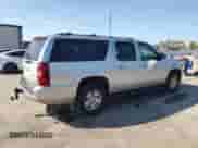 2010 Chevrolet Suburban LT z VIN 1GNUKJE36AR231624, wystawiony jako Copart lot #84595965 z przebiegiem 318 317 mil mil oraz Szkoda całkowita • Salvage title. Historia ofert i sprzedaży dostępna na DreamBid. Obrazek 3.
