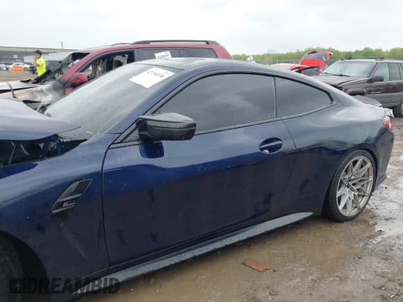 ✅ 2024 BMW M4 Competition xDrive • VIN: WBS43AZ07RCR10248 • Lot: 42196536. Listed on IAAI with 1,718 mi. Free auction sales archive from the USA and detailed vehicle history report at DreamBid. Image 14.