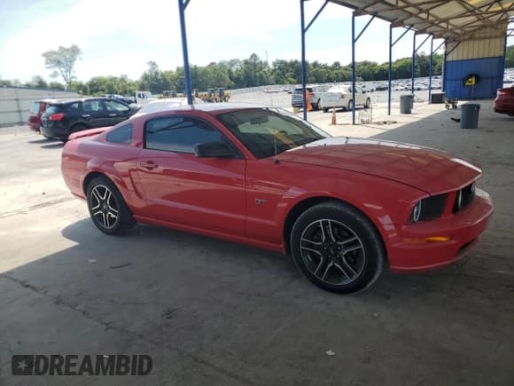 ✅ 2006 Ford Mustang GT Deluxe • VIN: 1ZVHT82H765260481 • Lot: 70352005. Wystawiony na Copart z przebiegiem 335 474 mil. Bezpłatny archiwum sprzedaży aukcyjnych z USA i szczegółowy raport historii pojazdu na DreamBid. Zdjęcie 4.