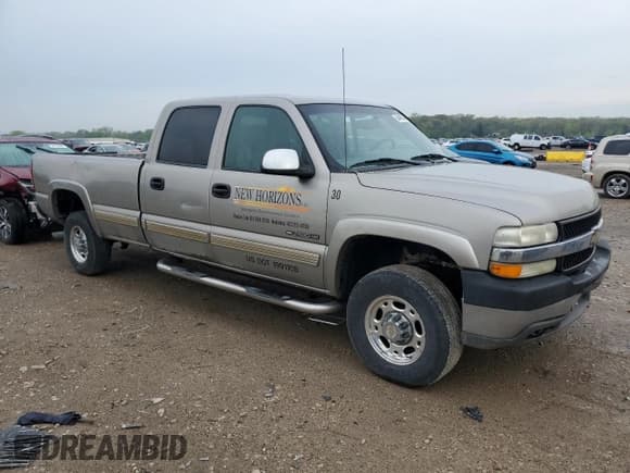 ✅ 2002 Chevrolet Silverado 2500HD LS • VIN: 1GCHC23G12F124521 • Lot: 54493345. Wystawiony na Copart z przebiegiem 223 108 mil. Bezpłatny archiwum sprzedaży aukcyjnych z USA i szczegółowy raport historii pojazdu na DreamBid. Zdjęcie 4.