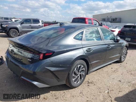 ✅ 2026 Hyundai Sonata Blue • VIN: KMHL24JJXTA138158 • Лот: 43649100. Опубликован ранее на IAAI с пробегом 2 112 миль. Бесплатный доступ к архиву аукционных продаж из США и подробный отчёт об истории автомобиля на DreamBid. Изображение 4.