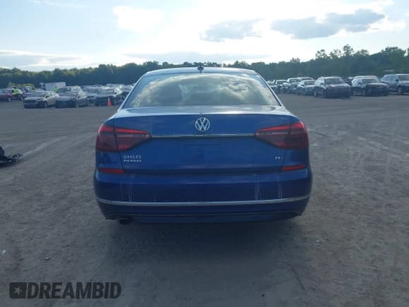 ✅ 2017 Volkswagen Passat R-Line • VIN: 1VWDT7A39HC033595 • Lot: 43106667. Wystawiony na IAAI z przebiegiem 130 845 mil. Bezpłatny archiwum sprzedaży aukcyjnych z USA i szczegółowy raport historii pojazdu na DreamBid. Zdjęcie 17.