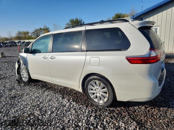 ✅ 2015 Toyota Sienna XLE • VIN: 5TDDK3DC6FS127908 • Лот: 86880825. Опубликован ранее на Copart с пробегом 135 386 миль. Бесплатный доступ к архиву аукционных продаж из США и подробный отчёт об истории автомобиля на DreamBid. Изображение 2.