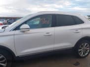 ✅ 2017 Lincoln MKC Select • VIN: 5LMCJ2D91HUL69722 • Лот: 43494196. Опубликован ранее на IAAI с пробегом 103 919 миль. Бесплатный доступ к архиву аукционных продаж из США и подробный отчёт об истории автомобиля на DreamBid. Изображение 14.