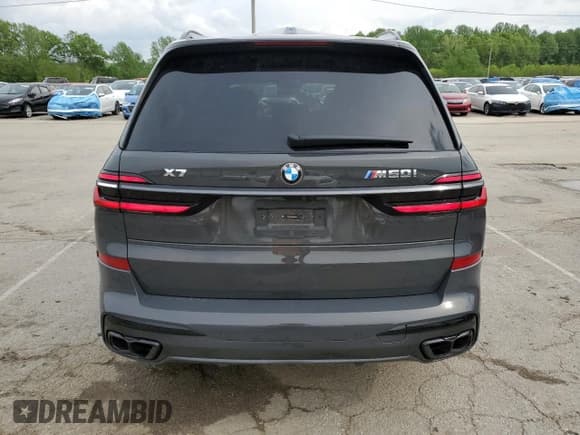 ✅ 2024 BMW X7 M60i • VIN: 5UX33EM05R9U50763 • Lot: 54937235. Wystawiony na Copart z przebiegiem 18 691 mil. Bezpłatny archiwum sprzedaży aukcyjnych z USA i szczegółowy raport historii pojazdu na DreamBid. Zdjęcie 6.