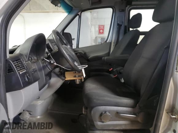 ✅ 2014 Mercedes-Benz Sprinter Cargo • VIN: WD3PE7DC8E5935347 • Lot: 88252445. Listed on Copart with 187,828 mi. Free auction sales archive from the USA and detailed vehicle history report at DreamBid. Image 7.