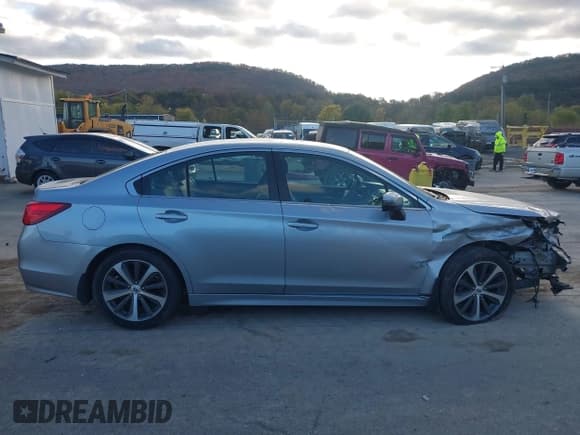 ✅ 2015 Subaru Legacy Limited • VIN: 4S3BNAJ61F3010904 • Lot: 43485600. Wystawiony na IAAI z przebiegiem 110 742 mil. Bezpłatny archiwum sprzedaży aukcyjnych z USA i szczegółowy raport historii pojazdu na DreamBid. Zdjęcie 14.