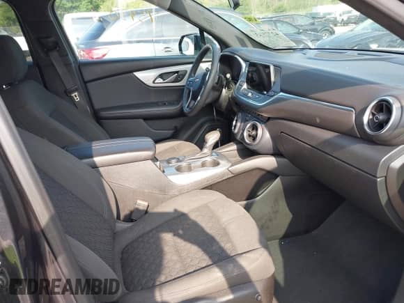 2021 Chevrolet Blazer LT z VIN 3GNKBHR42MS587363, wystawiony jako IAAI lot #42775430 z przebiegiem 60 610 mil mil oraz . Historia ofert i sprzedaży dostępna na DreamBid. Obrazek 5.