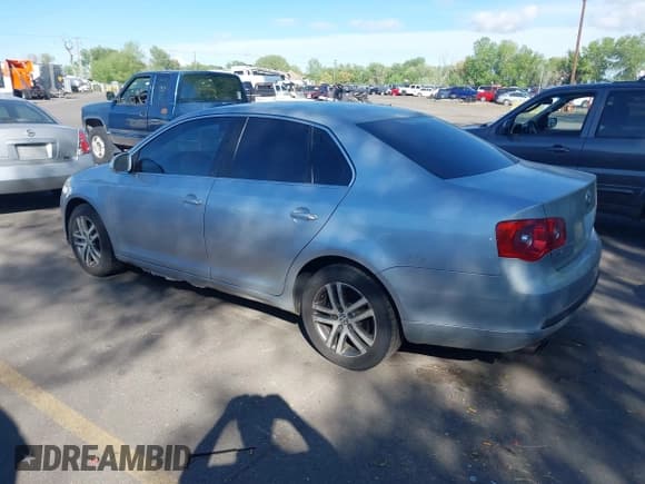 ✅ 2006 Volkswagen Jetta 2.5L • VIN: 3VWRF71K36M693325 • Лот: 42101003. Опубликован ранее на IAAI с пробегом 356 498 миль. Бесплатный доступ к архиву аукционных продаж из США и подробный отчёт об истории автомобиля на DreamBid. Изображение 3.