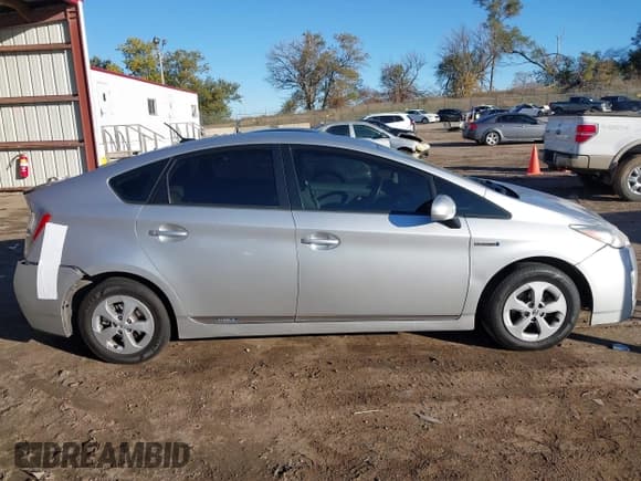 ✅ 2011 Toyota Prius I • VIN: JTDKN3DU9B5300585 • Lot: 43591991. Wystawiony na IAAI z przebiegiem 398 449 mil. Bezpłatny archiwum sprzedaży aukcyjnych z USA i szczegółowy raport historii pojazdu na DreamBid. Zdjęcie 13.