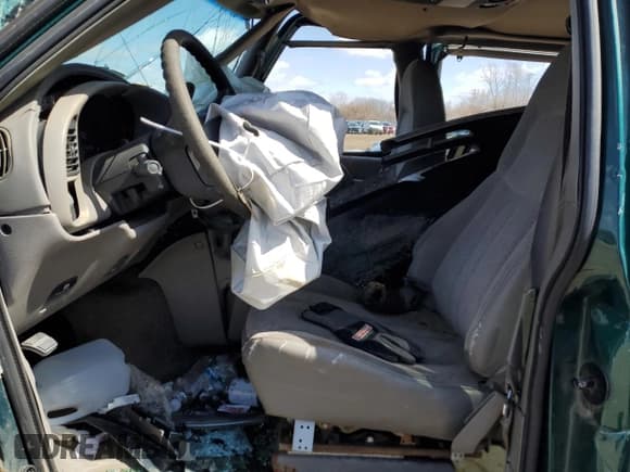 ✅ 2000 GMC Safari • VIN: 1GKDM19W3YB513055 • Lot: 50328945. Wystawiony na Copart z przebiegiem Nie podano. Bezpłatny archiwum sprzedaży aukcyjnych z USA i szczegółowy raport historii pojazdu na DreamBid. Zdjęcie 7.