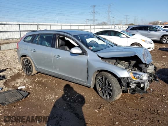 ✅ 2018 Volvo V60 Dynamic • VIN: YV140MEL5J2379492 • Лот: 79428554. Опубликован ранее на Copart с пробегом Не указан. Бесплатный доступ к архиву аукционных продаж из США и подробный отчёт об истории автомобиля на DreamBid. Изображение 4.