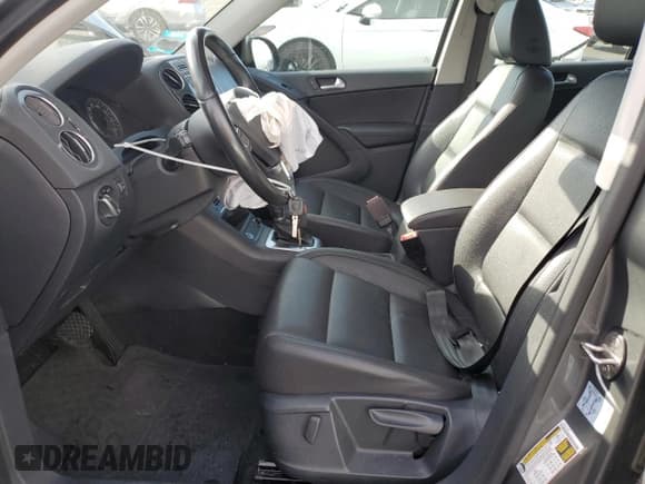 ✅ 2017 Volkswagen Tiguan S • VIN: WVGAV7AX7HK038525 • Lot: 90894585. Listed on Copart with 51,965 mi. Free auction sales archive from the USA and detailed vehicle history report at DreamBid. Image 7.