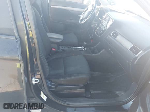 ✅ 2016 Mitsubishi Outlander SE • VIN: JA4AZ3A32GZ041928 • Lot: 43679611. Listed on IAAI with 140,310 mi. Free auction sales archive from the USA and detailed vehicle history report at DreamBid. Image 5.