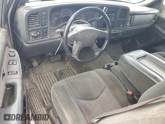 ✅ 2003 Chevrolet Silverado 2500HD LS • VIN: 1GCHK29G03E128139 • Lot: 77231524. Wystawiony na Copart z przebiegiem 160 026 mil. Bezpłatny archiwum sprzedaży aukcyjnych z USA i szczegółowy raport historii pojazdu na DreamBid. Zdjęcie 8.