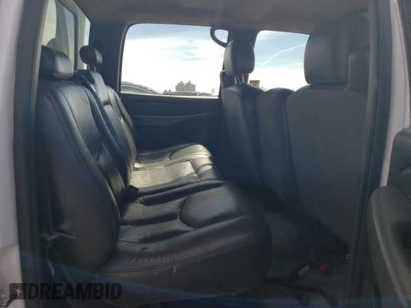 ✅ 2006 Chevrolet Silverado 2500HD Work Truck • VIN: 1GCHC23U56F170848 • Лот: 46299625. Опубликован ранее на Copart с пробегом 259 631 миль. Бесплатный доступ к архиву аукционных продаж из США и подробный отчёт об истории автомобиля на DreamBid. Изображение 10.