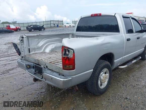 ✅ 2004 Dodge 2500 ST • VIN: 3D7KA28D24G192313 • Lot: 43074955. Wystawiony na IAAI z przebiegiem 214 468 mil. Bezpłatny archiwum sprzedaży aukcyjnych z USA i szczegółowy raport historii pojazdu na DreamBid. Zdjęcie 6.