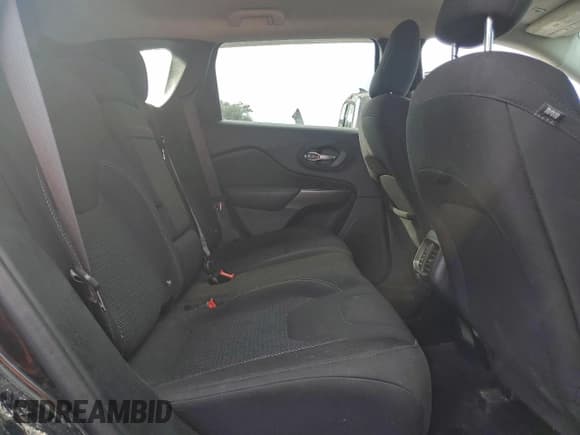 ✅ 2019 Jeep Cherokee Latitude • VIN: 1C4PJLCBXKD134472 • Lot: 94294575. Wystawiony na Copart z przebiegiem 88 303 mil. Bezpłatny archiwum sprzedaży aukcyjnych z USA i szczegółowy raport historii pojazdu na DreamBid. Zdjęcie 10.