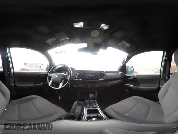 ✅ 2018 Toyota Tacoma SR5 • VIN: 3TMDZ5BN9JM051105 • Lot: 41708034. Wystawiony na IAAI z przebiegiem 98 000 mil. Bezpłatny archiwum sprzedaży aukcyjnych z USA i szczegółowy raport historii pojazdu na DreamBid. Zdjęcie 18.