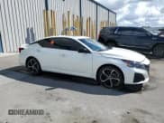 ✅ 2023 Nissan Altima SR • VIN: 1N4BL4CV1PN341649 • Лот: 86877575. Опубликован ранее на Copart с пробегом 37 368 миль. Бесплатный доступ к архиву аукционных продаж из США и подробный отчёт об истории автомобиля на DreamBid. Изображение 1.