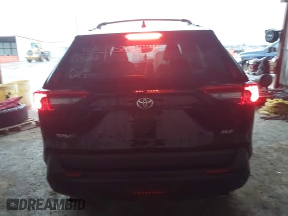 ✅ 2024 Toyota RAV4 XLE Premium • VIN: 2T3C1RFV8RW305725 • Lot: 42198443. Listed on IAAI with 6,811 mi. Free auction sales archive from the USA and detailed vehicle history report at DreamBid. Image 16.