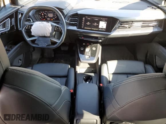 ✅ 2022 Audi Q4 e-tron Prestige • VIN: WA1M2BFZ6NP012546 • Lot: 47210154. Listed on Copart with 17,037 mi. Free auction sales archive from the USA and detailed vehicle history report at DreamBid. Image 8.