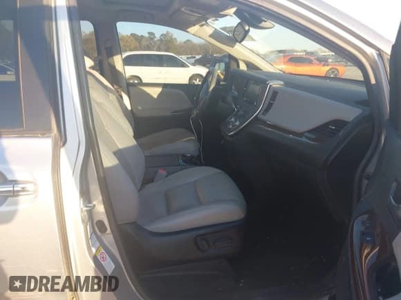 ✅ 2019 Toyota Sienna XLE • VIN: 5TDDZ3DC9KS225398 • Lot: 43705802. Listed on IAAI with 81,585 mi. Free auction sales archive from the USA and detailed vehicle history report at DreamBid. Image 5.