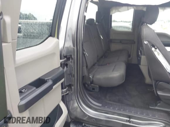 ✅ 2018 Ford F-150 XL • VIN: 1FTEX1EP1JFC12353 • Lot: 42968566. Wystawiony na IAAI z przebiegiem 123 175 mil. Bezpłatny archiwum sprzedaży aukcyjnych z USA i szczegółowy raport historii pojazdu na DreamBid. Zdjęcie 8.