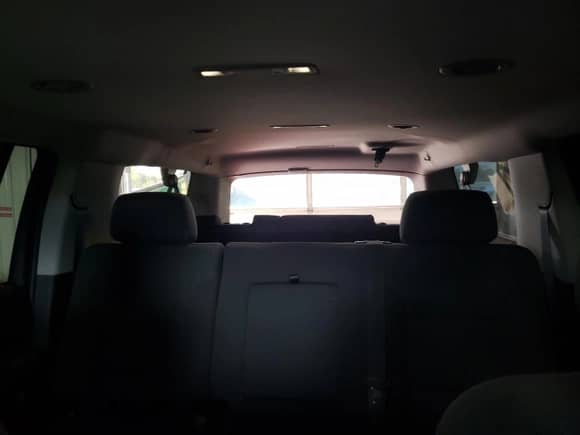 2018 Chevrolet Suburban LS z VIN 1GNSKGKC8JR396475, wystawiony jako Copart lot #75859654 z przebiegiem 67 080 mil mil oraz Szkoda całkowita • Salvage title. Historia ofert i sprzedaży dostępna na DreamBid. Obrazek 10.