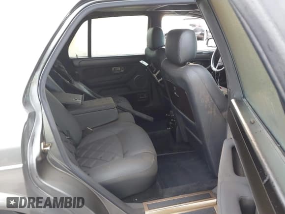 ✅ 2004 Bentley Arnage • VIN: SCBLF34F44CX09842 • Lot: 41349014. Wystawiony na IAAI z przebiegiem Nie podano. Bezpłatny archiwum sprzedaży aukcyjnych z USA i szczegółowy raport historii pojazdu na DreamBid. Zdjęcie 8.