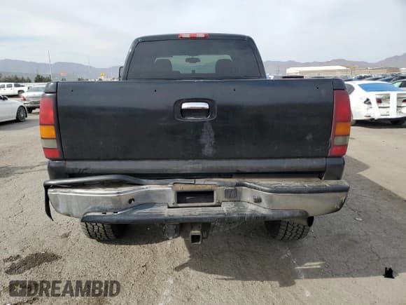 ✅ 2007 GMC Sierra 2500HD SLE1 • VIN: 1GTHK29D37E106700 • Лот: 51186525. Опубликован ранее на Copart с пробегом 392 749 миль. Бесплатный доступ к архиву аукционных продаж из США и подробный отчёт об истории автомобиля на DreamBid. Изображение 6.