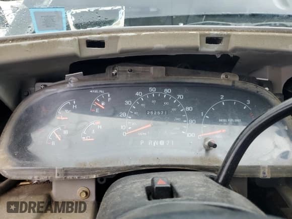 ✅ 2001 Ford F-250 XL • VIN: 1FTNX21F21EA42741 • Лот: 57025675. Опубликован ранее на Copart с пробегом 252 571 миль. Бесплатный доступ к архиву аукционных продаж из США и подробный отчёт об истории автомобиля на DreamBid. Изображение 9.