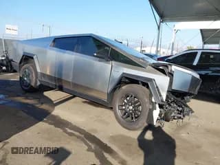 ✅ 2025 Tesla Cybertruck • VIN: 7G2CEHED3SA067649 • Лот: 43352794. Опубликован ранее на IAAI с пробегом 6 484 миль. Бесплатный доступ к архиву аукционных продаж из США и подробный отчёт об истории автомобиля на DreamBid. Изображение 1.