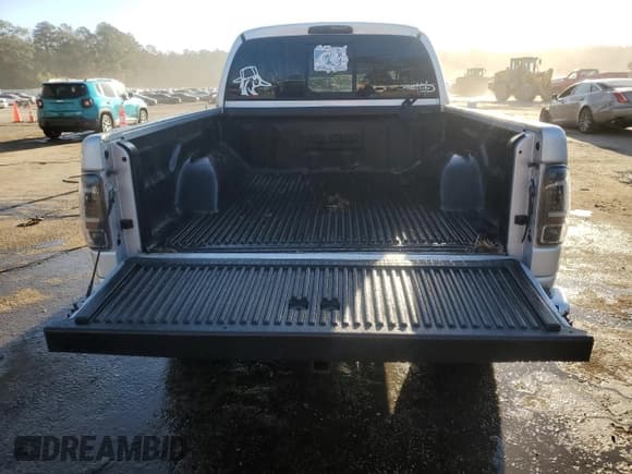 ✅ 2002 Dodge Dakota SLT • VIN: 1B7HG48N42S588224 • Lot: 87807265. Wystawiony na Copart z przebiegiem 69 817 mil. Bezpłatny archiwum sprzedaży aukcyjnych z USA i szczegółowy raport historii pojazdu na DreamBid. Zdjęcie 6.